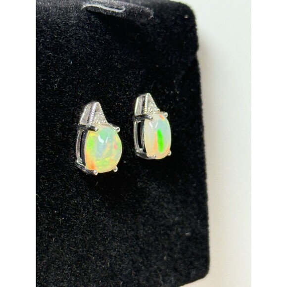 Jarad 1/20 ct tw Diomands 10k White Gold Opal Stud Earrings New - Picture 7 of 11